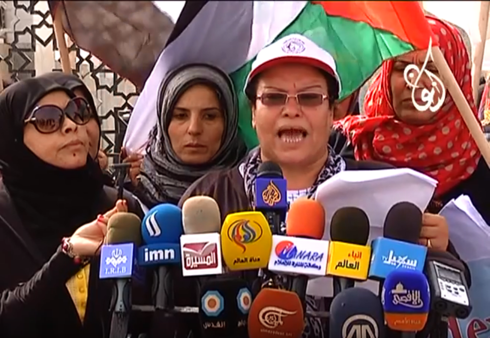 اتحاد لجان المرأة الفلسطينية ينظم وقفة احتجاجية على معبر رفح