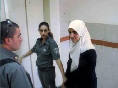 المرأة الفلسطينيّة .. تربك الاحتلال داخل السجن وخارجه