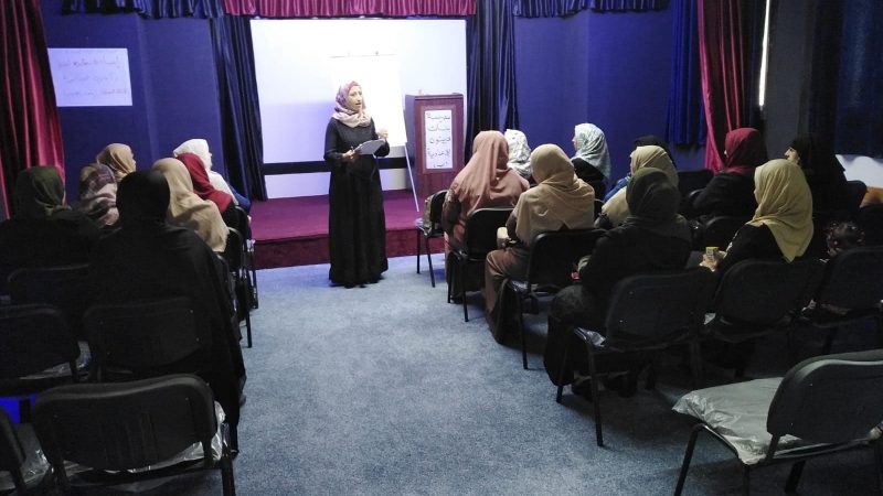 اتحاد لجان المرأة ينفذ لقاءان توعويان في مدرسة بنات الزيتون الإعدادية .