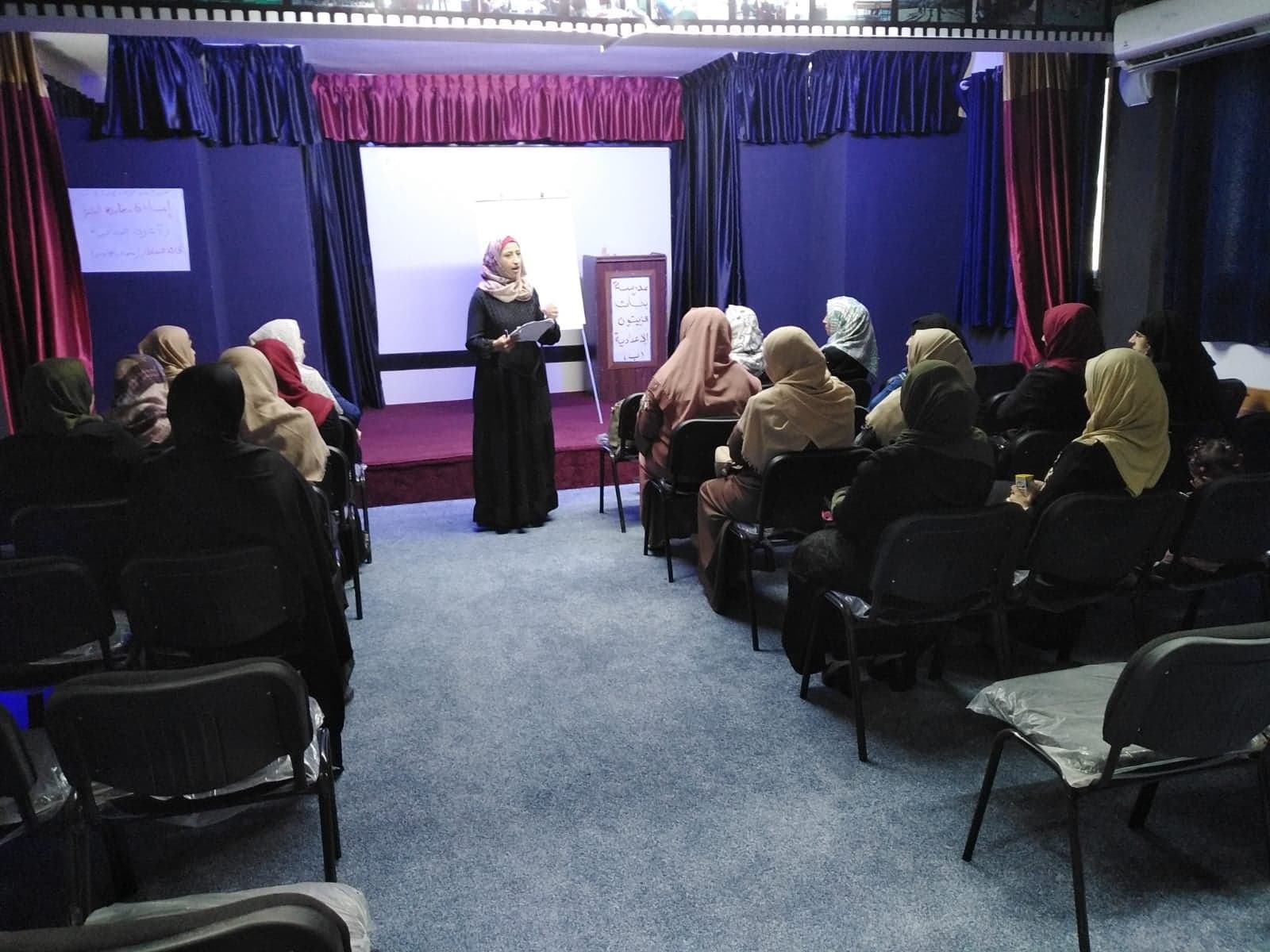 اتحاد لجان المرأة ينفذ لقاءان توعويان في مدرسة بنات الزيتون الإعدادية .