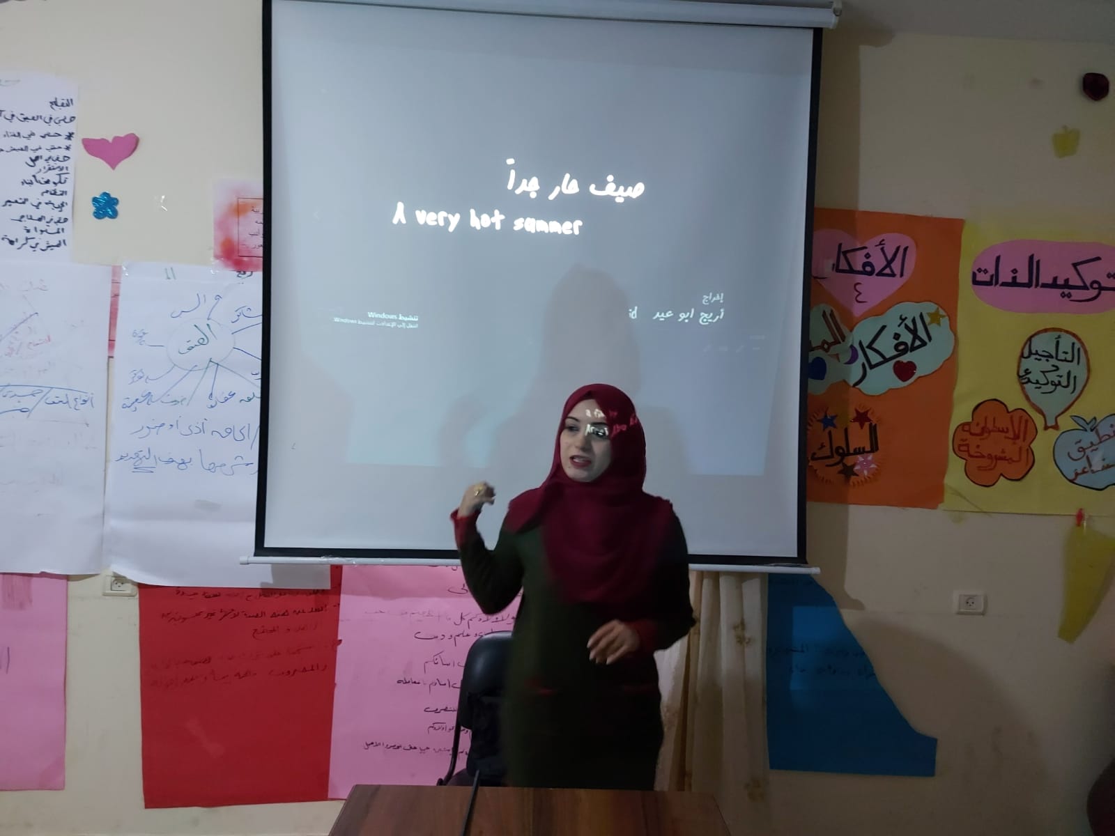 ضمن مشروع” يلا نشوف فيلم” اتحاد لجان المرأة الفلسطينية يعرض فيلم صيف حار جدا.