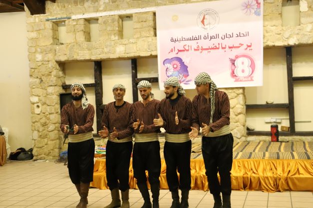 اتحاد لجان المرأة الفلسطينية ينظم حفل تكريم للعاملات والعضوات.