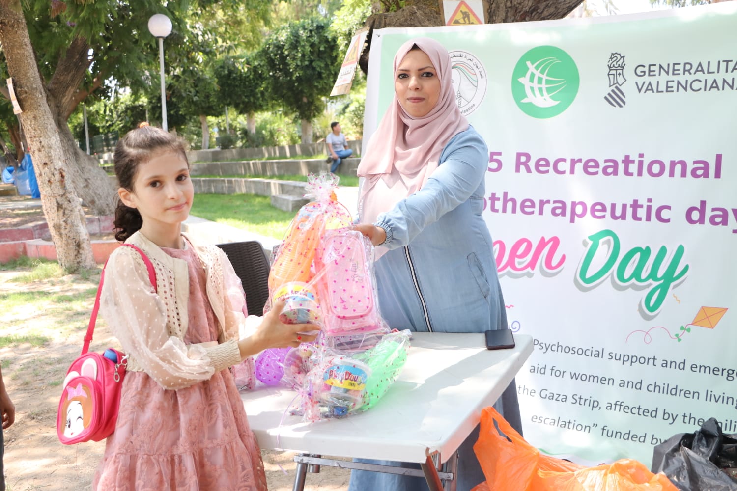 اتحاد لجان المرأة الفلسطينية ينفذ يوما ترفيهيا لأطفال مخيم المغازي