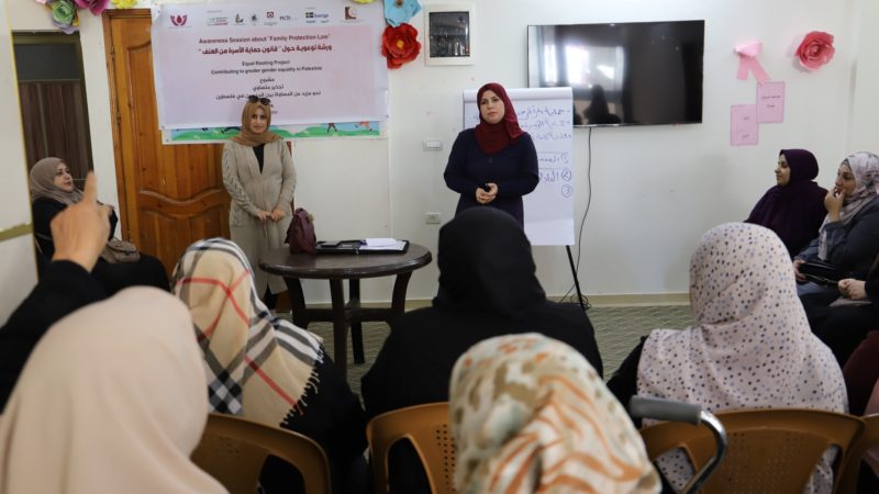 بالتعاون مع تحالف أمل .. اتحاد لجان المرأة الفلسطينية ينفذ ورشة توعوية حول قانون حماية الأسرة