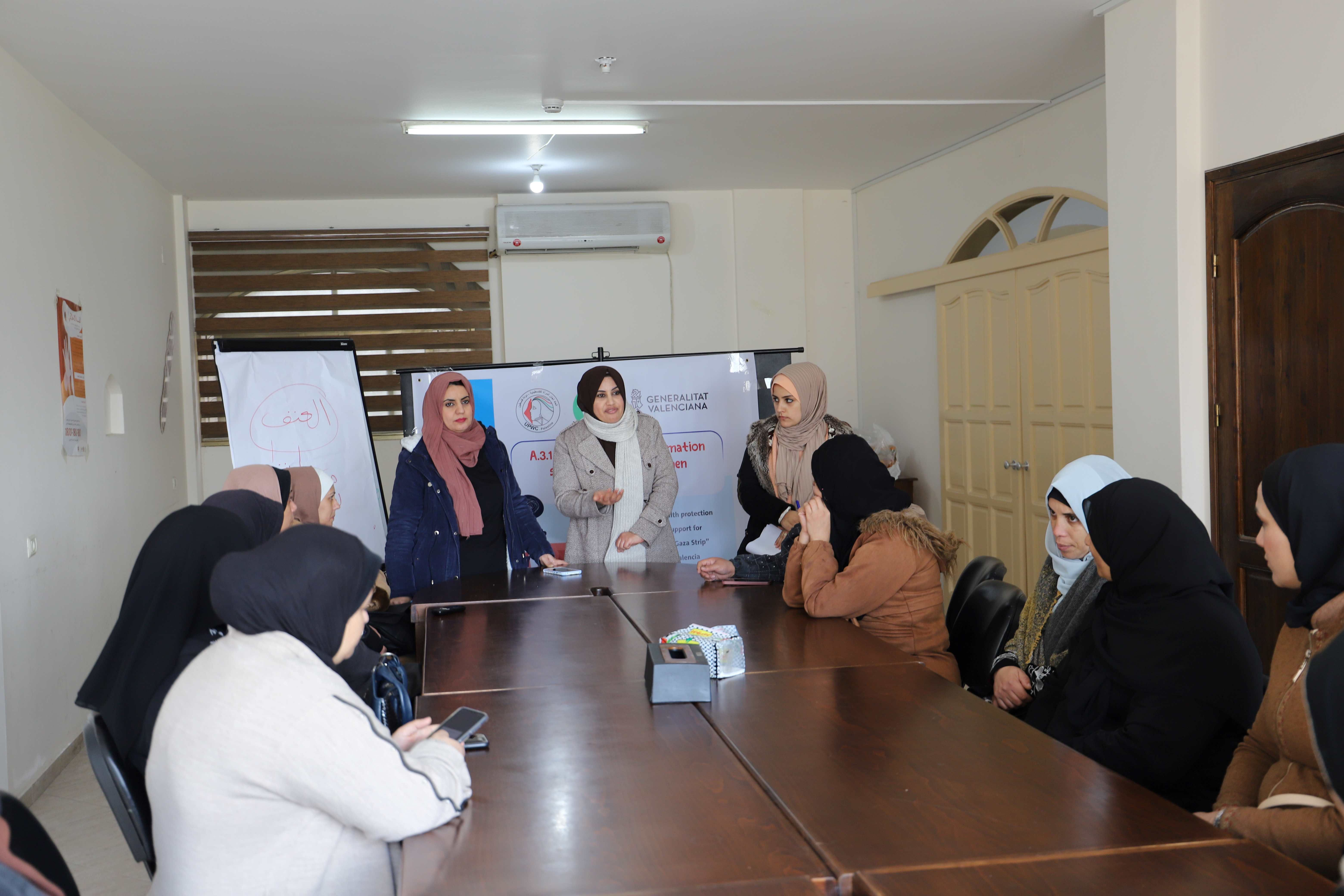 اتحاد لجان المرأة الفلسطينية ينفذ ورش توعوية حول الجندر وحقوق المرأة.