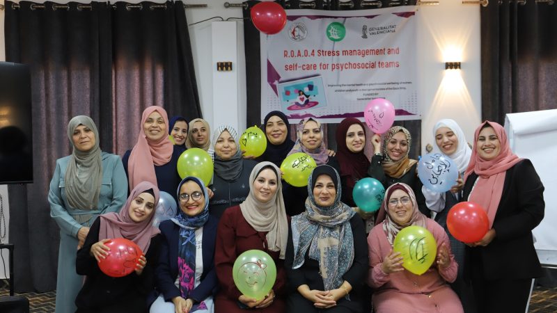 شاهد| جلسة رعاية ذاتية لطاقم العمل في اتحاد لجان المرأة الفلسطينية