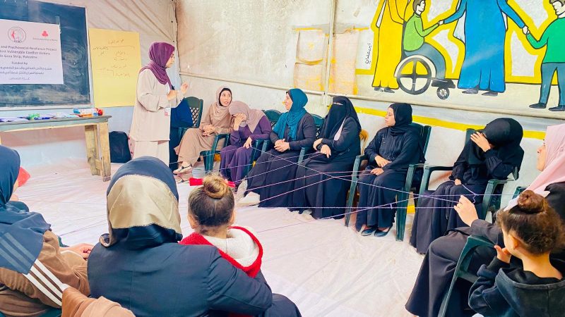 جمعية لجان المرأة الفلسطينية تختتم سلسلة من الورش التوعوية حول الإسعاف النفسي الأولي.