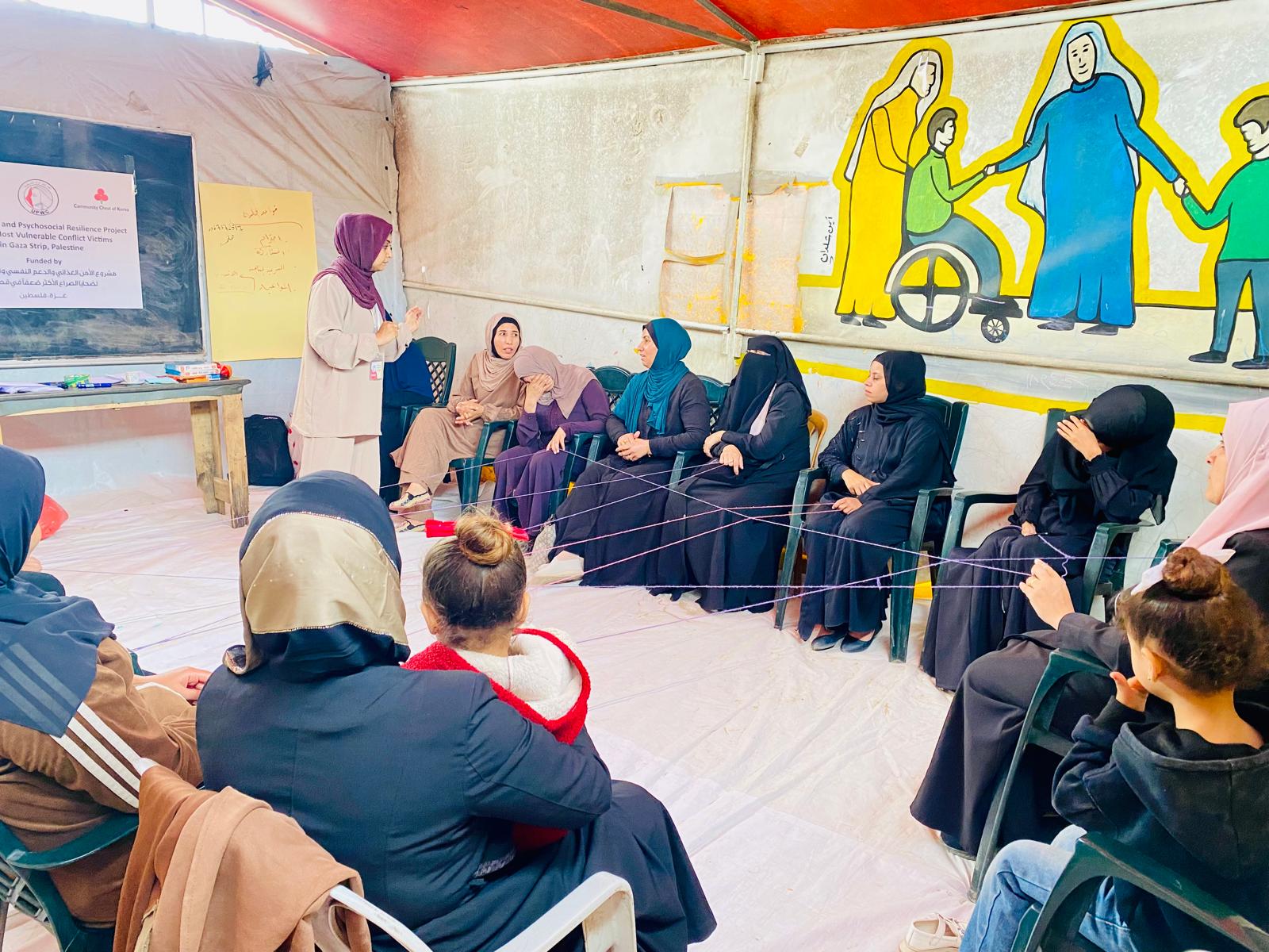 جمعية لجان المرأة الفلسطينية تختتم سلسلة من الورش التوعوية حول الإسعاف النفسي الأولي.